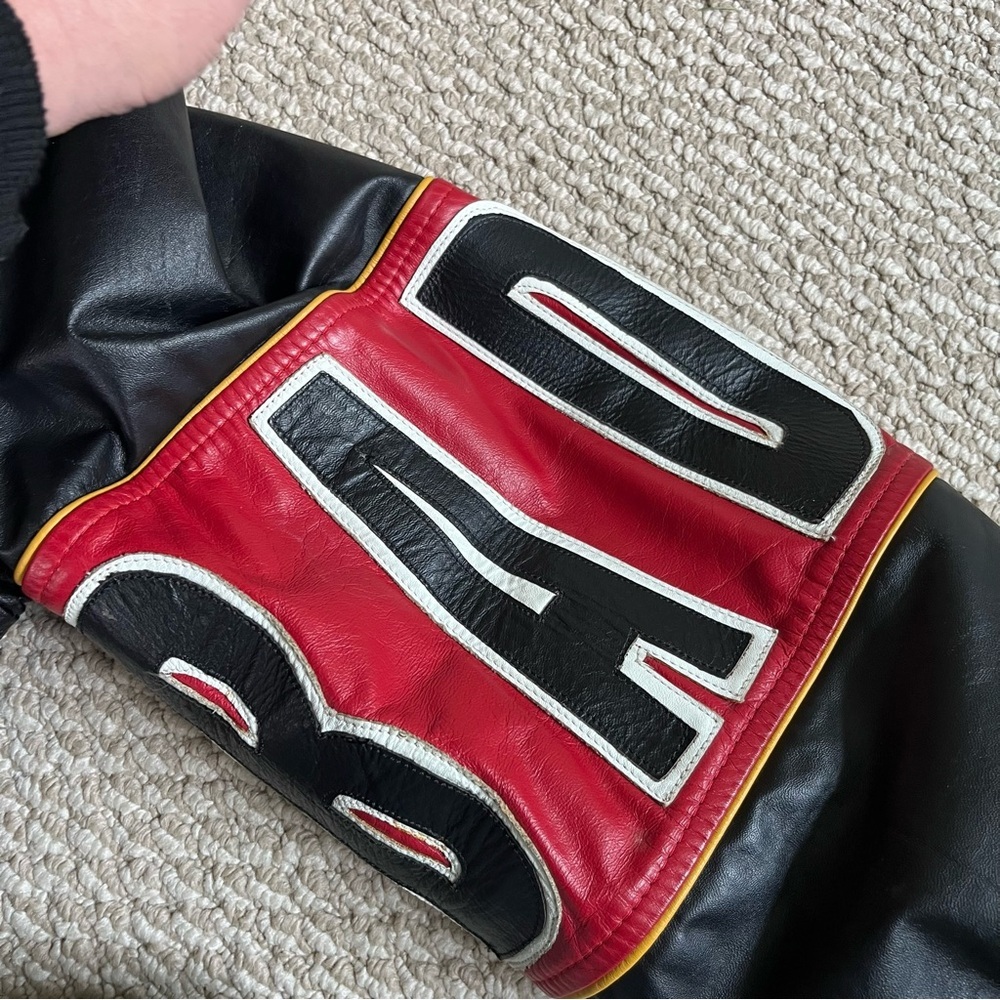 Vintage 90’s Leather Bomber “Big Bad Wolf” Size Medium - Picture 11 of 16